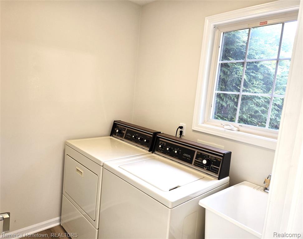 8 Hickory Court, Unit 8, Dearborn Heights, MI 48127 — Photo 9