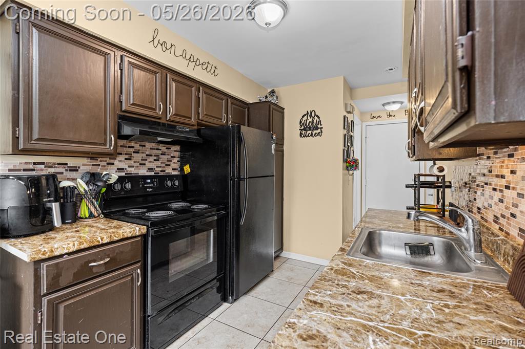 7736 Lake Ridge Drive, Waterford, MI 48327 — Photo 12