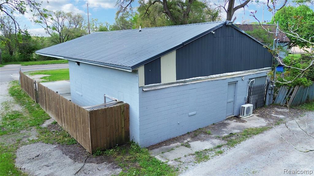 713 FENTON Road, Flint, MI 48503 — Photo 3
