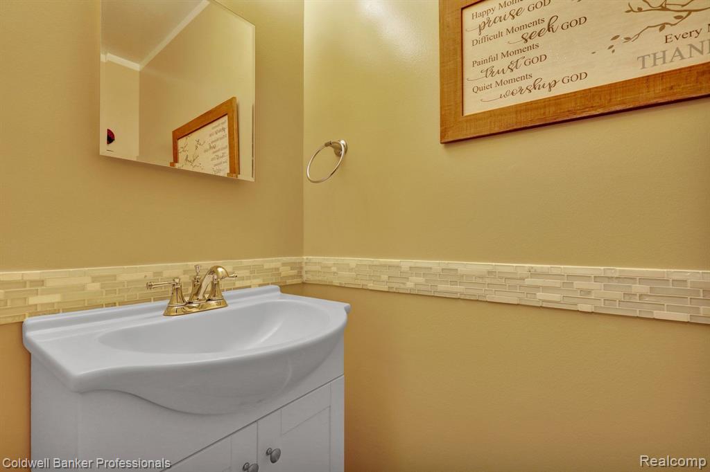 5158 SPINNING WHEEL Drive, Grand Blanc, MI 48439 — Photo 18