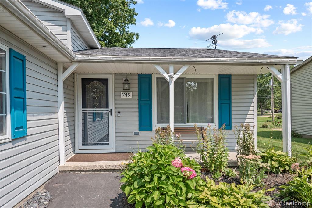 749 Mariday Street, Lake Orion, MI 48362 — Photo 3