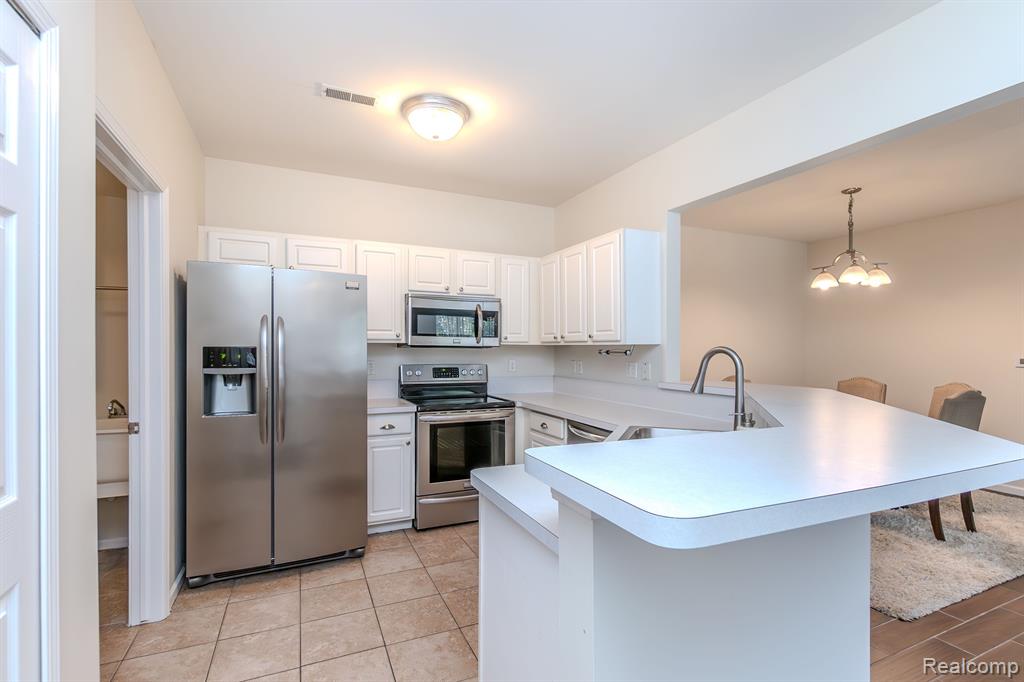 8106 CHESAPEAKE Circle, Walled Lake, MI 48390 — Photo 14