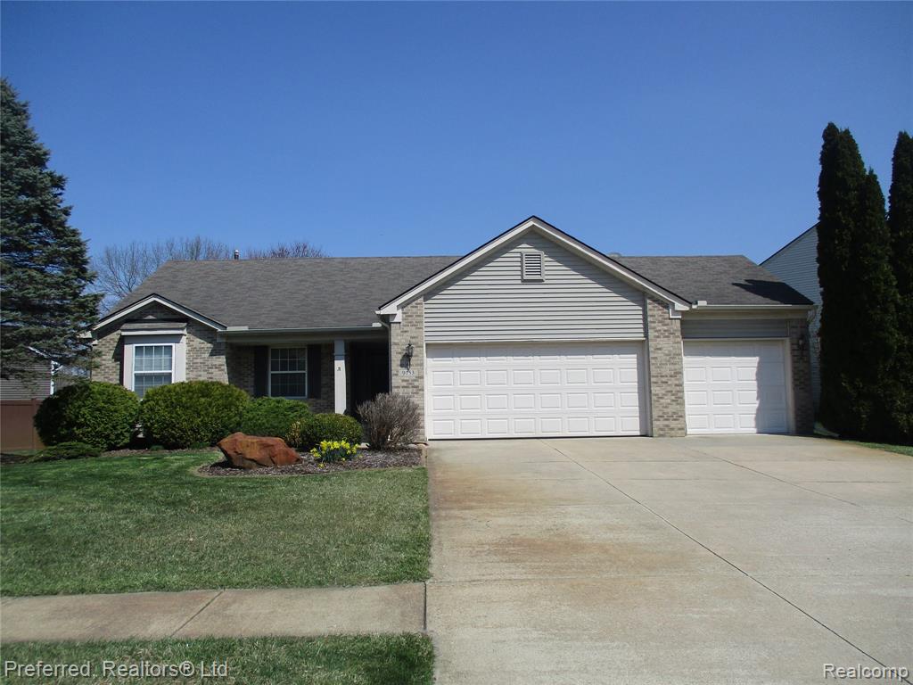 9153 Lakewood Drive, Whitmore Lake, MI 48189 — front exterior