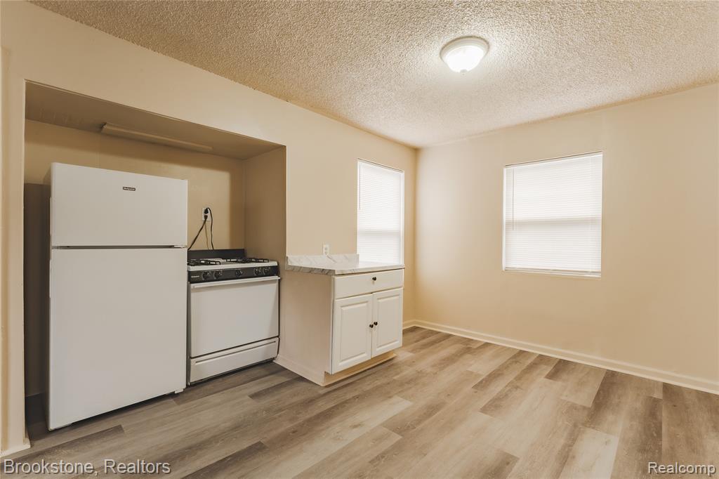 103 W Cornell Avenue, Pontiac, MI 48340 — Photo 14
