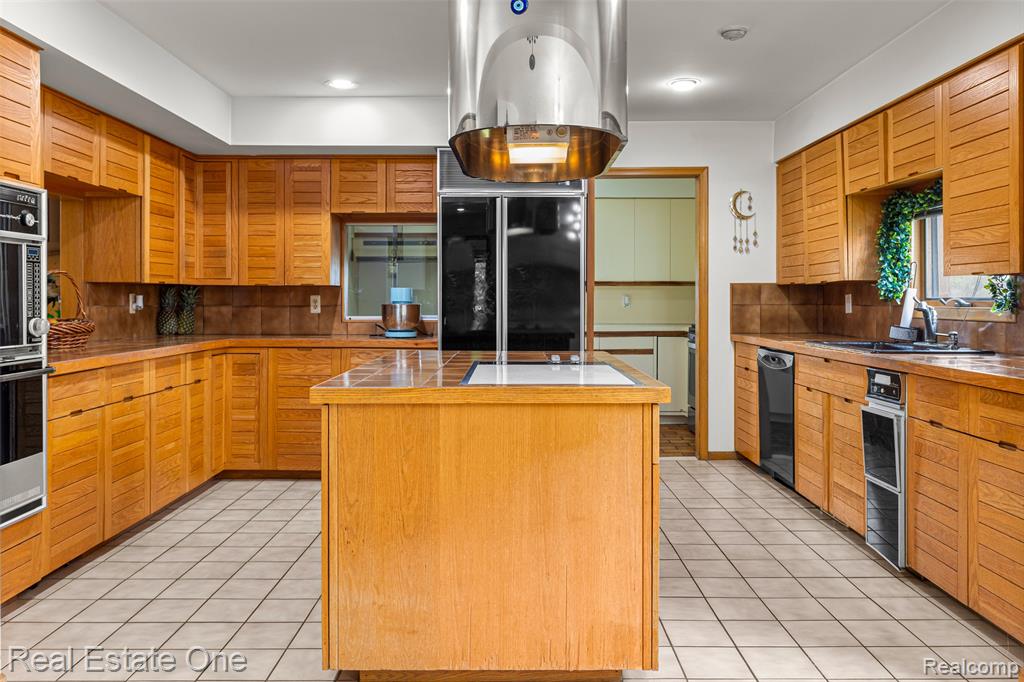 18191 Country Club Circle, Riverview, MI 48193 — Photo 17