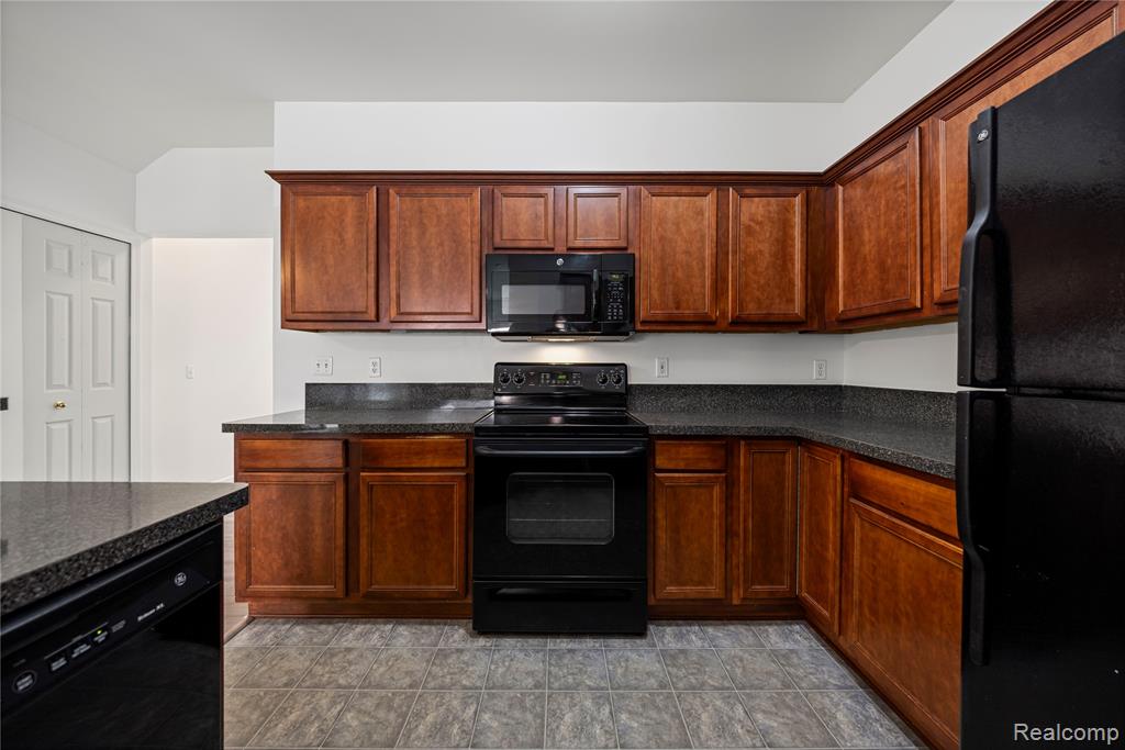 43450 Pendleton Circle, Sterling Heights, MI 48313 — Photo 12