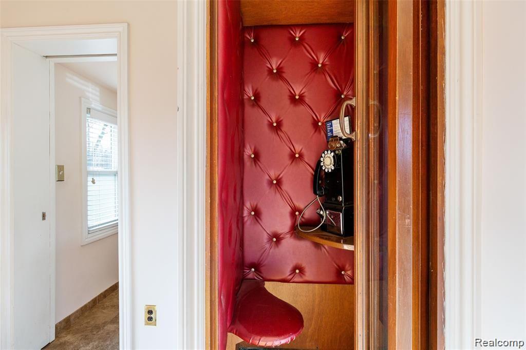 401 CATALPA Drive, Royal Oak, MI 48067 — Photo 8