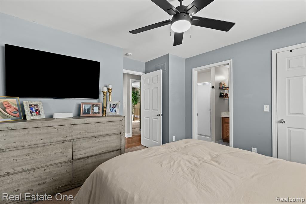 6581 WEDGEWOOD Court, Waterford, MI 48327 — Photo 13