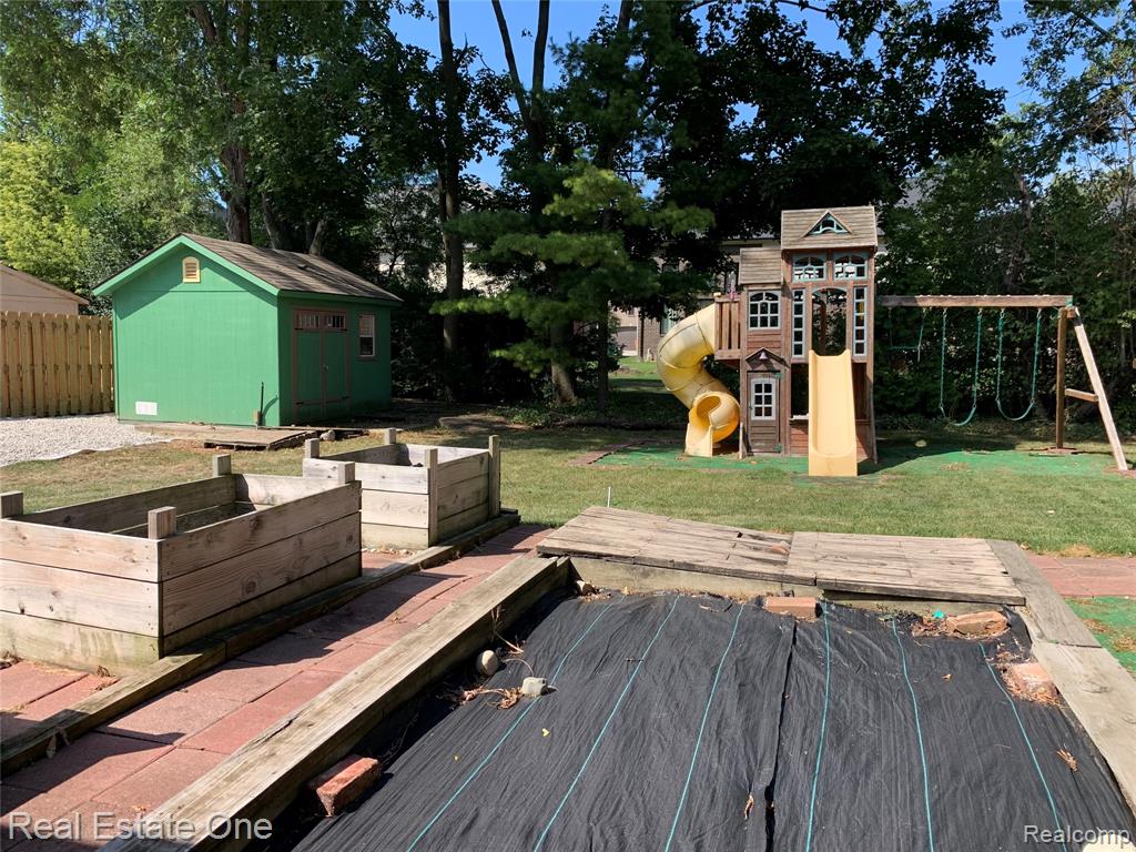 5051 FALMOUTH Drive, Troy, MI 48085 — Photo 32