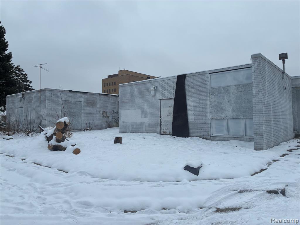 500 W Huron Street, Pontiac, MI 48341 — front exterior