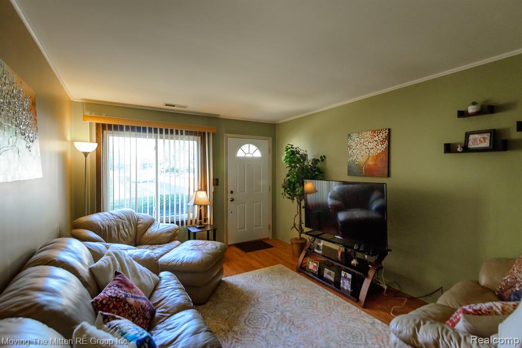 502 Estrada Drive, Belleville, MI 48111 — Photo 4
