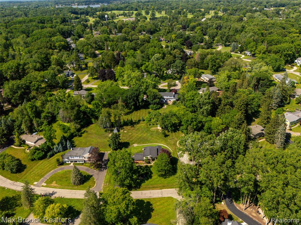 6907 W Knollwood Circle, West Bloomfield, MI — Photo 31