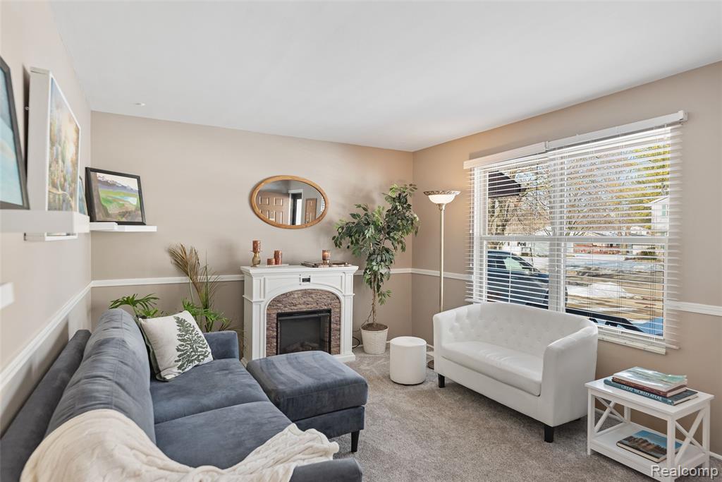 608 Autumn Drive, Flushing, MI 48433 — Photo 5