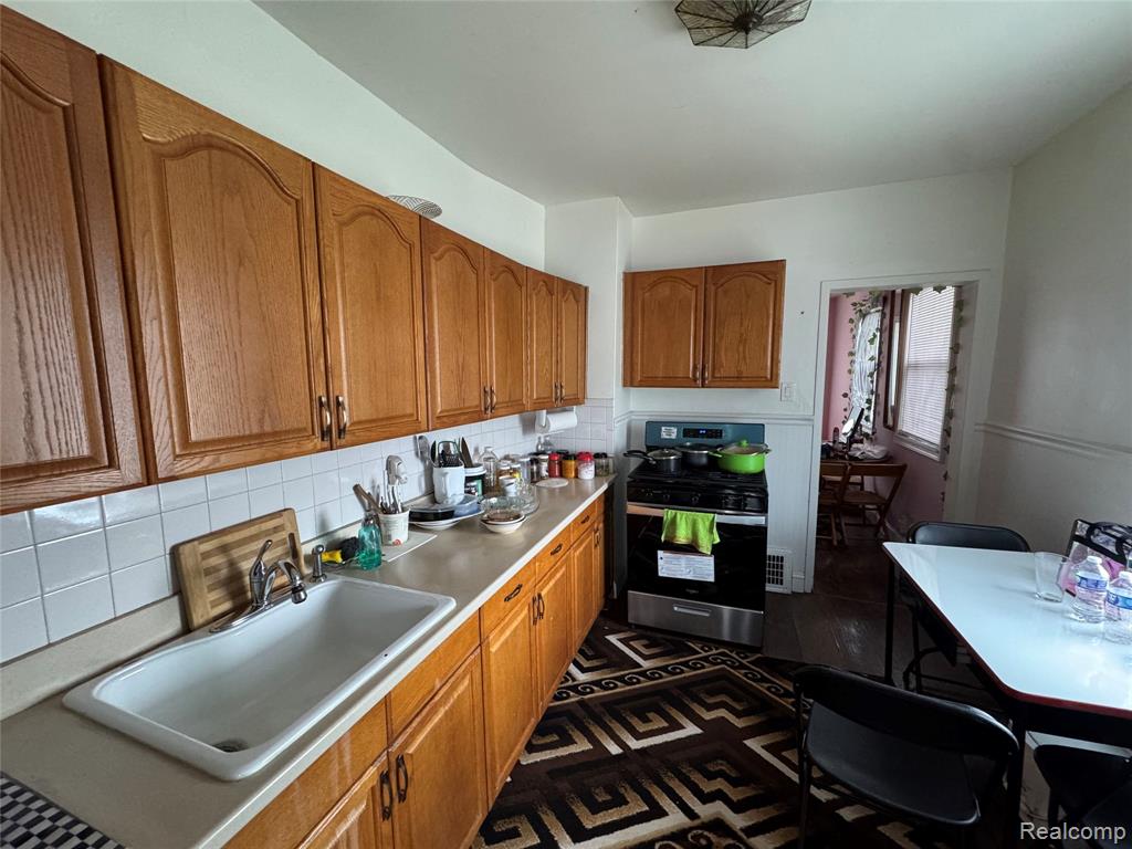 9633 Buffalo Street, Hamtramck, MI 48212 — Photo 17