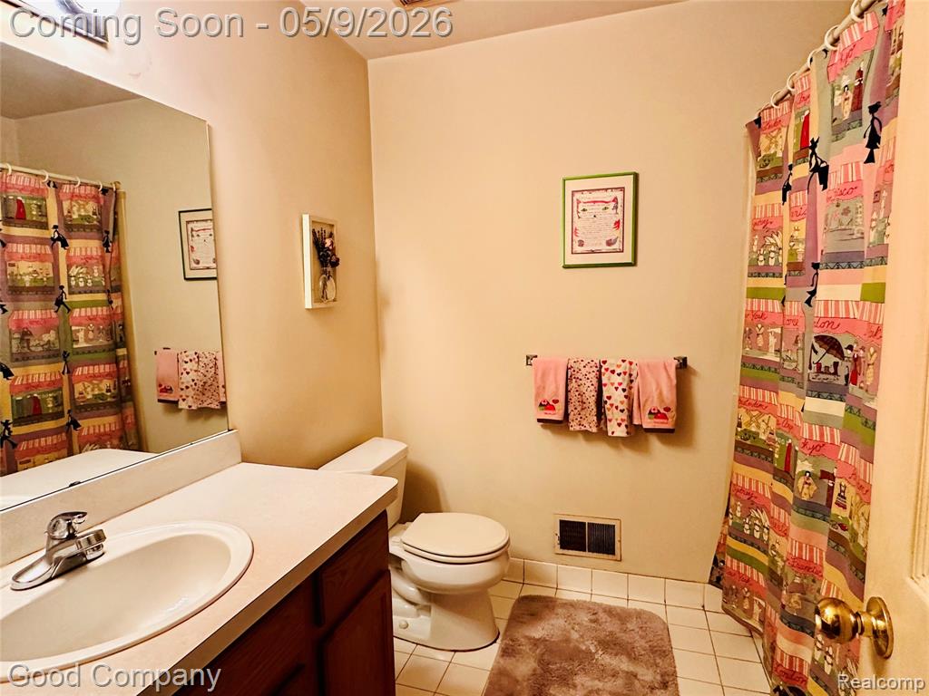 12211 Chesapeake Circle, Walled Lake, MI 48390 — Photo 9