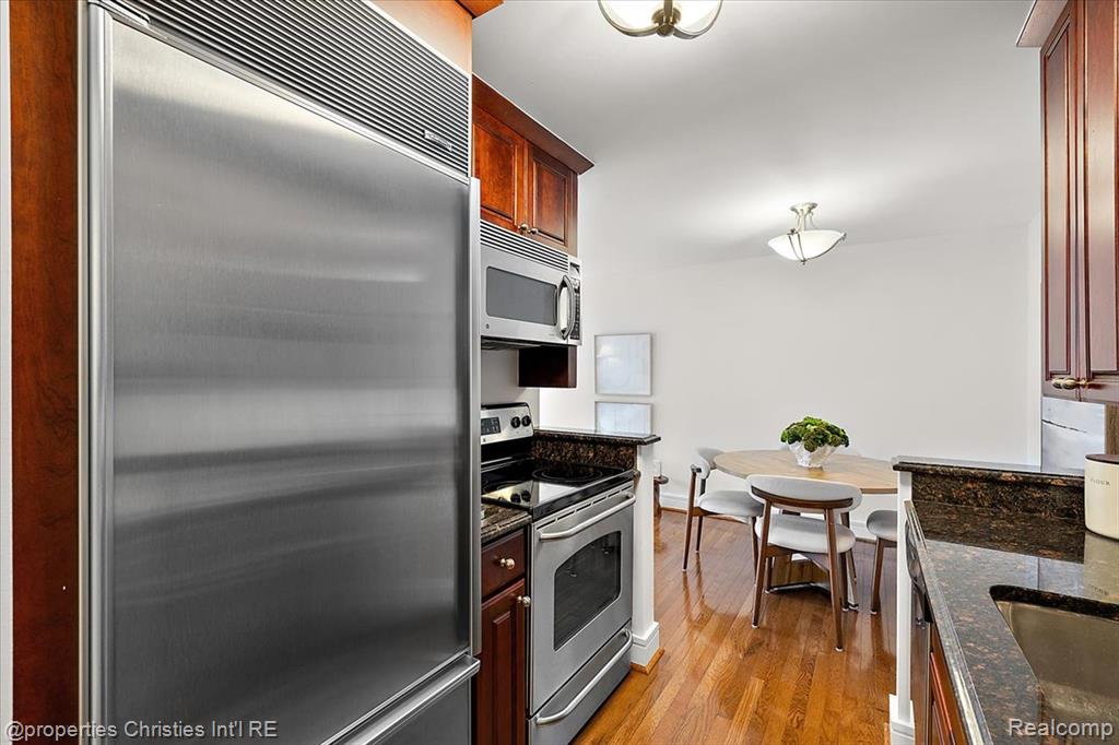 411 S Old Woodward Avenue, 821, Birmingham, MI 48009 — Photo 8