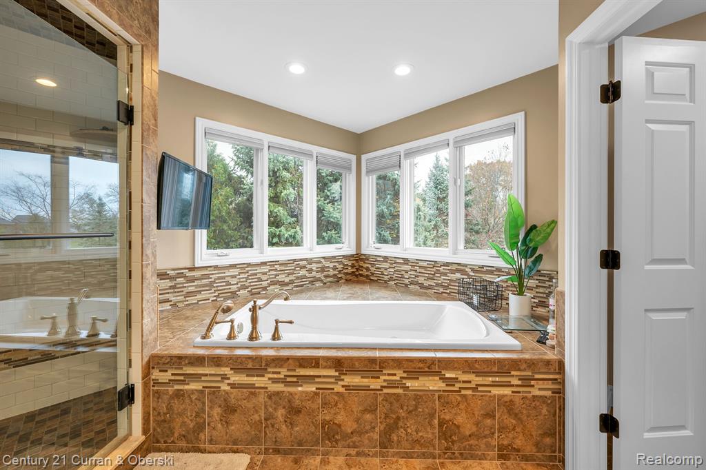 17944 RIDGEVIEW Drive, Northville, MI 48168 — Photo 30