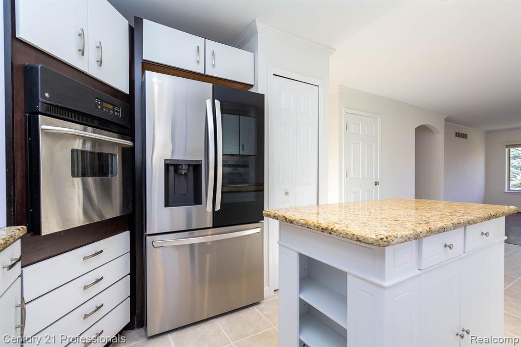 6173 ELARZ Drive, Troy, MI 48085 — Photo 13