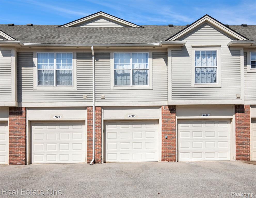 1948 FLAGSTONE Circle, Rochester, MI 48307 — Photo 3