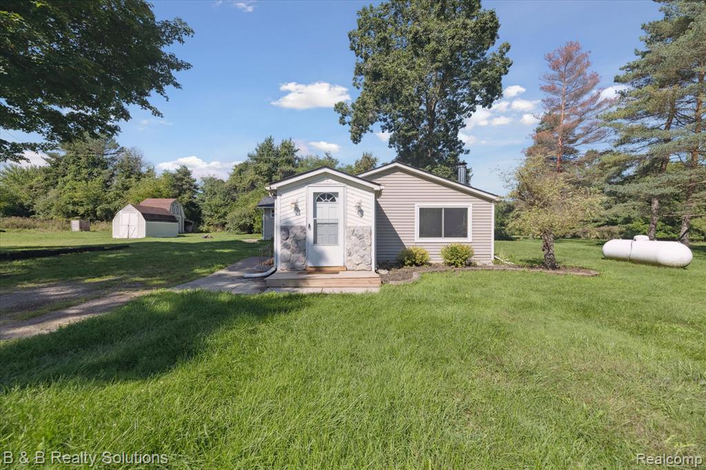 5159 Millis Road, North Branch, MI 48461 — Photo 5
