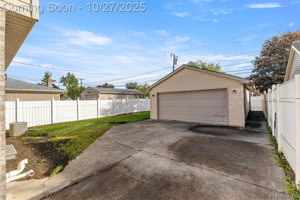 4209 Monroe Street, Dearborn Heights, MI 48125 — Photo 31