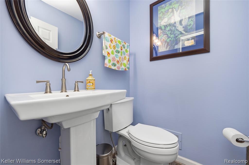447 Antoinette Drive, Rochester Hills, MI 48309 — Photo 39