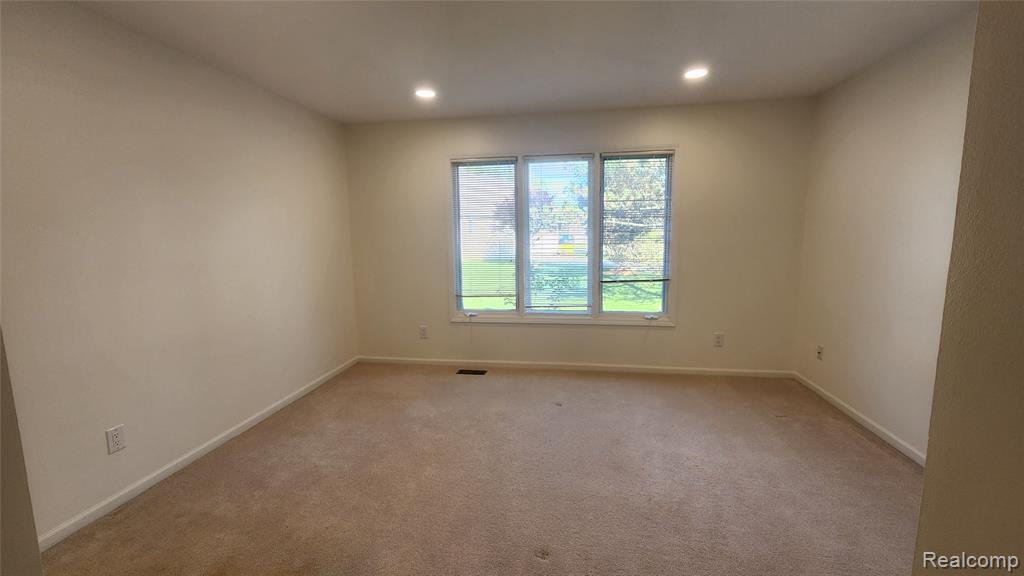 40201 RIVERBEND Drive, Sterling Heights, MI 48310 — Photo 18