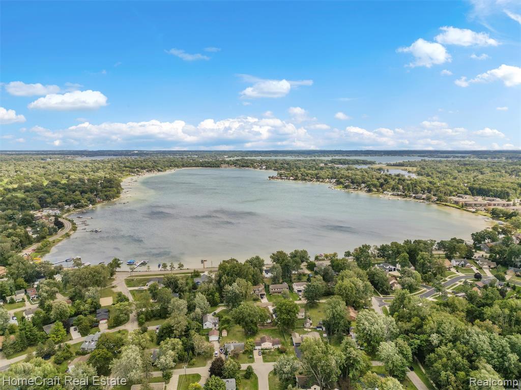 5930 FORESTAL Drive, Waterford, MI 48327 — Photo 37