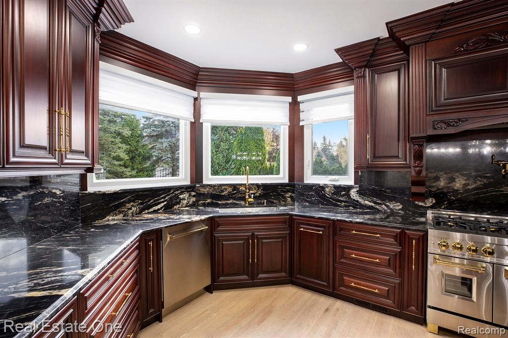 54782 Whitby Way, Shelby Twp, MI 48316 — Photo 16