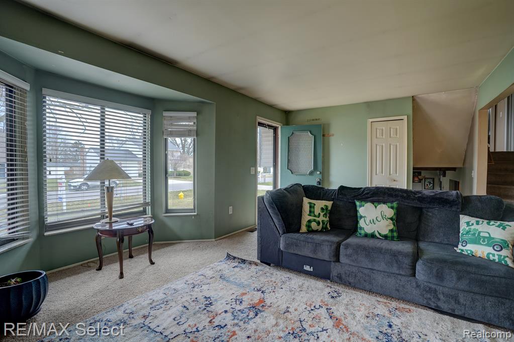 5176 BIRCHCREST Drive, Swartz Creek, MI 48473 — Photo 2