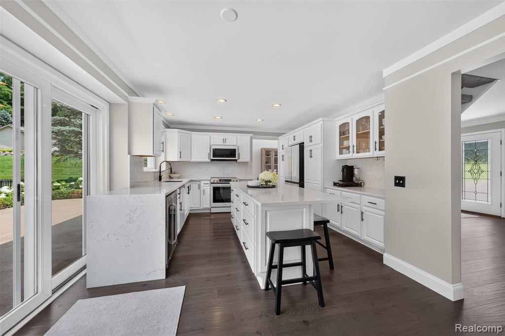 5136 Commerce Road, West Bloomfield, MI 48324 — Photo 19
