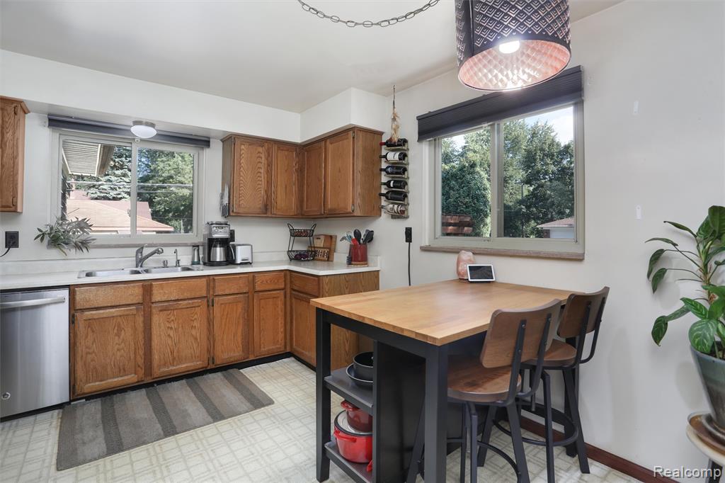 9912 Deering Street, Livonia, MI 48150 — Photo 13