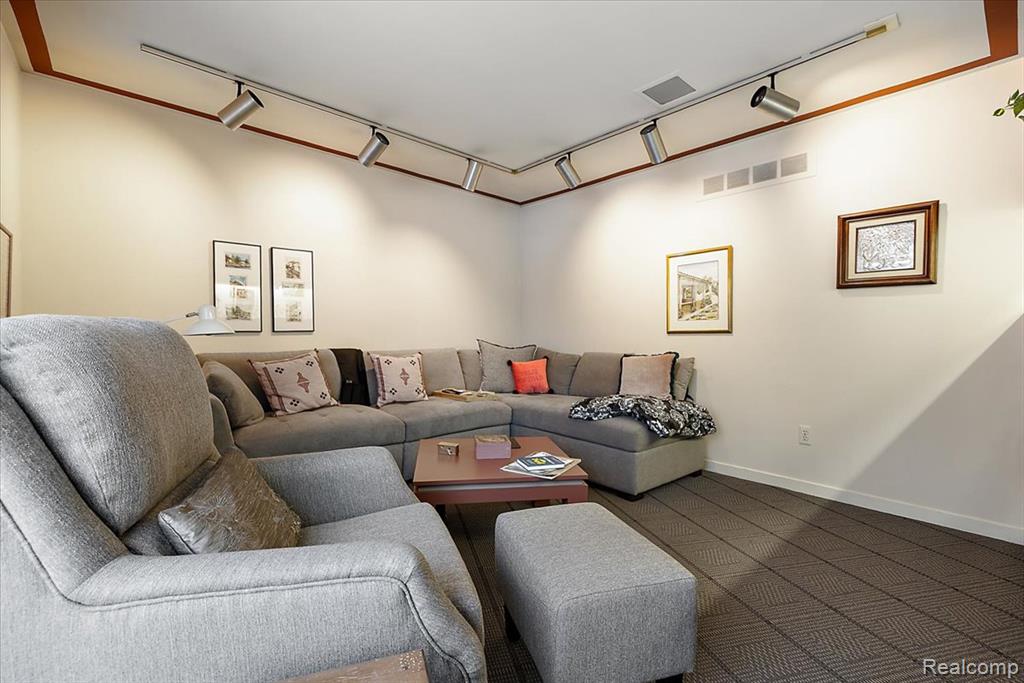 4539 Middleton Court, West Bloomfield, MI 48323 — Photo 12