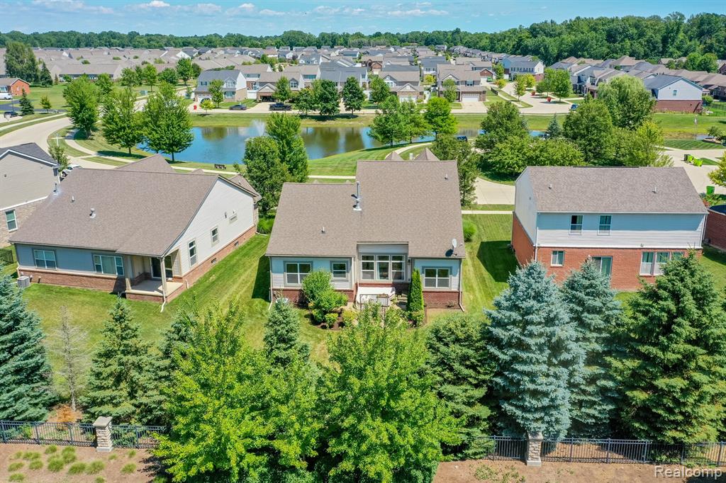 48073 Flatbush Circle, Macomb, MI 48042 — Photo 6