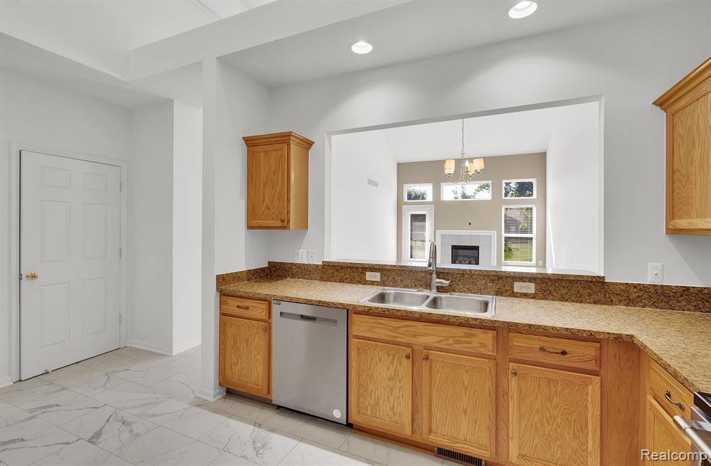 7106 MOORE, Shelby Twp, MI 48317 — Photo 8