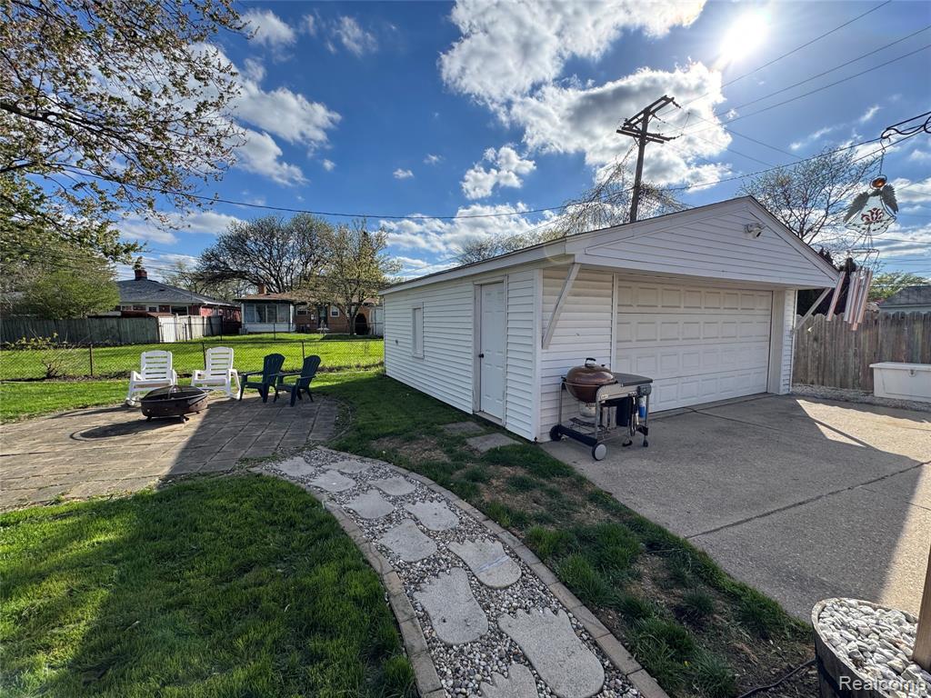 19156 Ash Avenue, Eastpointe, MI 48021 — Photo 11