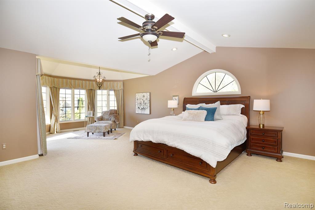 5687 GREENHILL Drive, Troy, MI 48098 — Photo 25