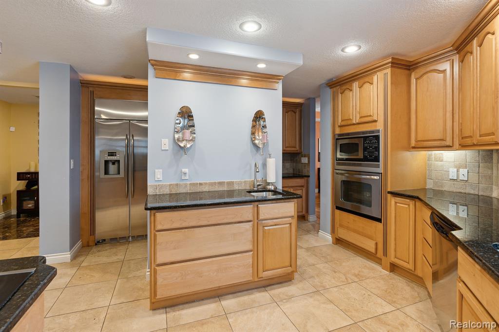 8162 E JEFFERSON Avenue, 7B, Detroit, MI 48214 — Photo 10