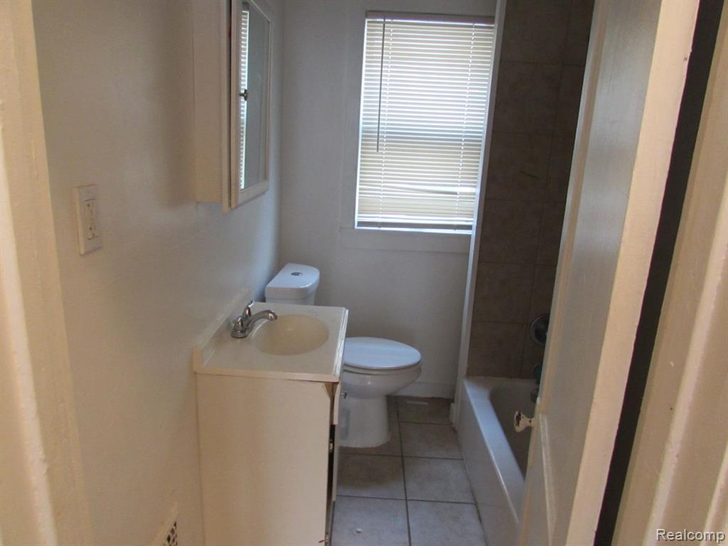 5270 MONTCLAIR Street, Detroit, MI 48213 — Photo 19