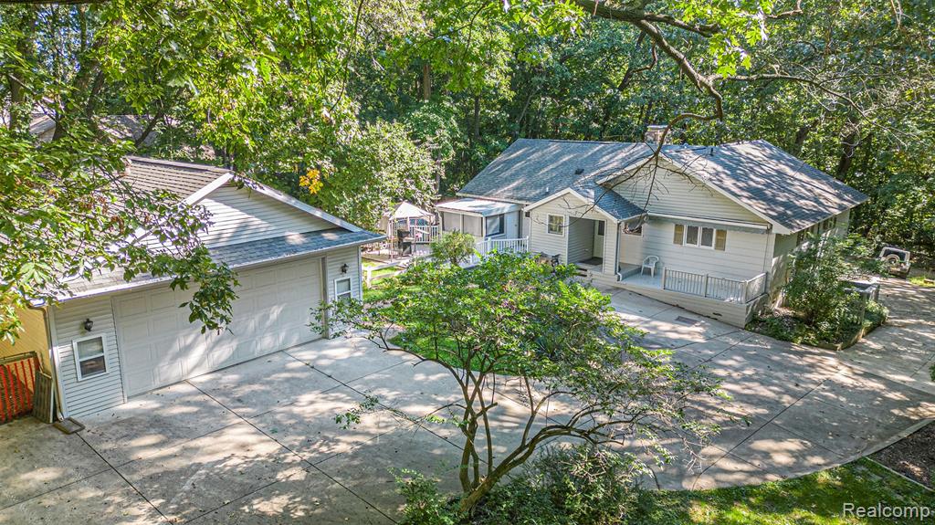 9401 Mabley Hill Road, Fenton, MI 48430 — front exterior