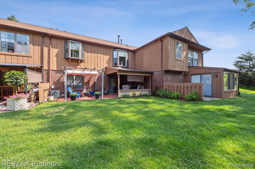 12132 Lexington Drive, 2, South Lyon, MI 48178 — Photo 24