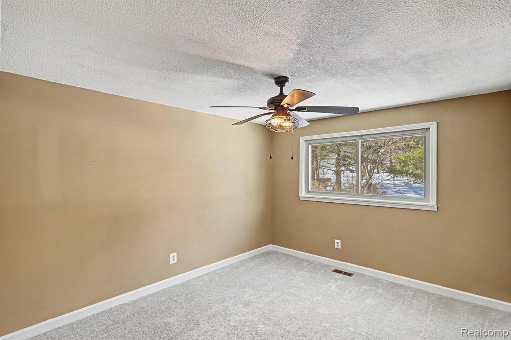 11299 Manchester Drive, Fenton, MI 48430 — Photo 15