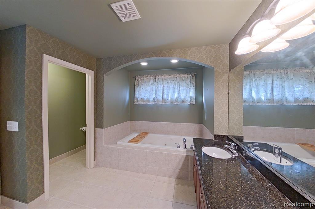 50610 HAWTHORNE Court, Northville, MI 48168 — Photo 31