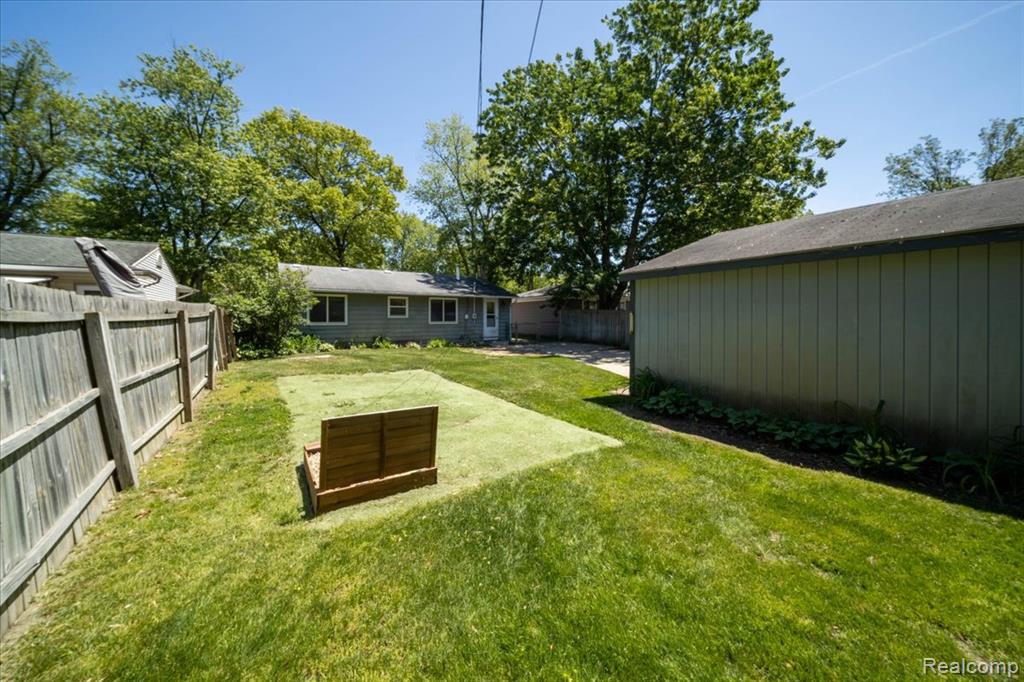 2363 Darnell Street, Wolverine Lake, MI 48390 — Photo 16
