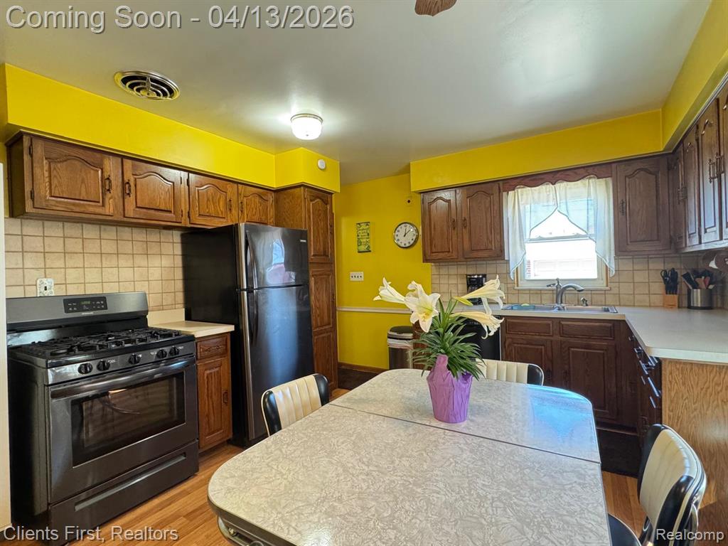18047 Holland Avenue, Eastpointe, MI 48021 — Photo 5