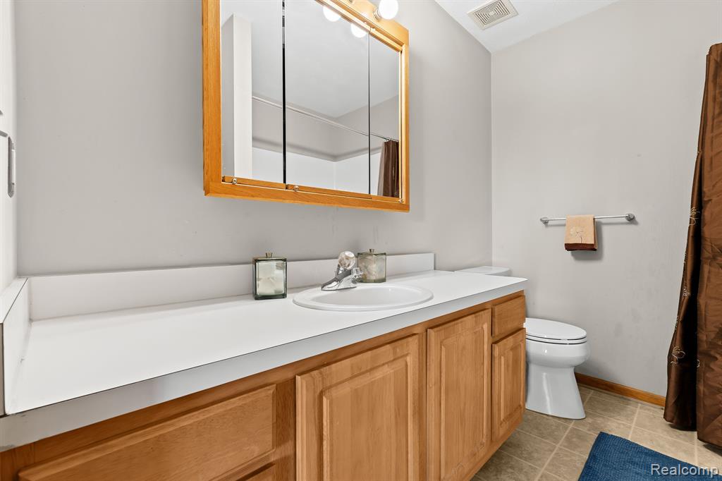 366 MARIGOLD Circle, Westland, MI — Photo 18