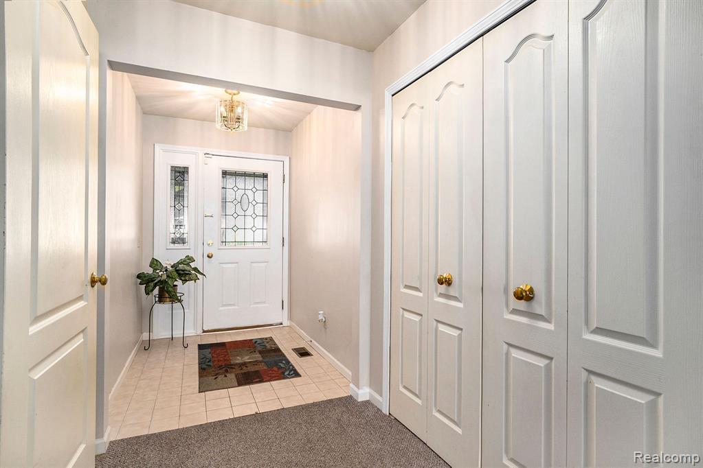 5509 HICKORY Circle, Flushing, MI 48433 — Photo 4