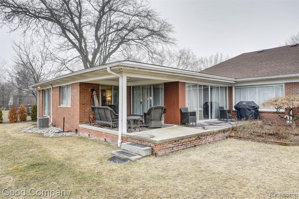 1557 Lochmoor Boulevard, Grosse Pointe Woods, MI 48236 — Photo 62