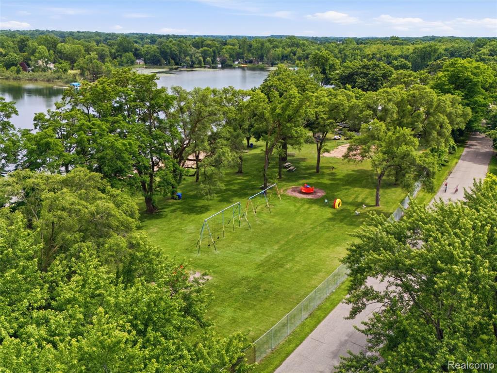 5565 Crescent Road, Waterford, MI 48327 — Photo 52