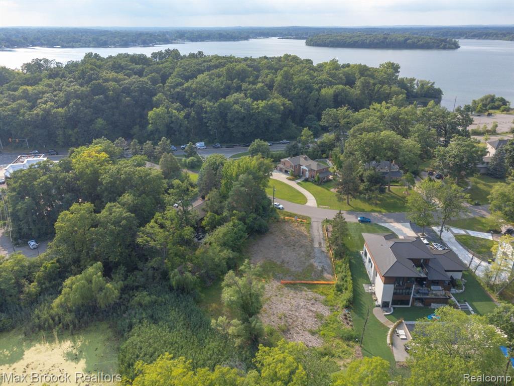 4053 HARBOR VISTA Drive, Orchard Lake Village, MI 48323 — Photo 8